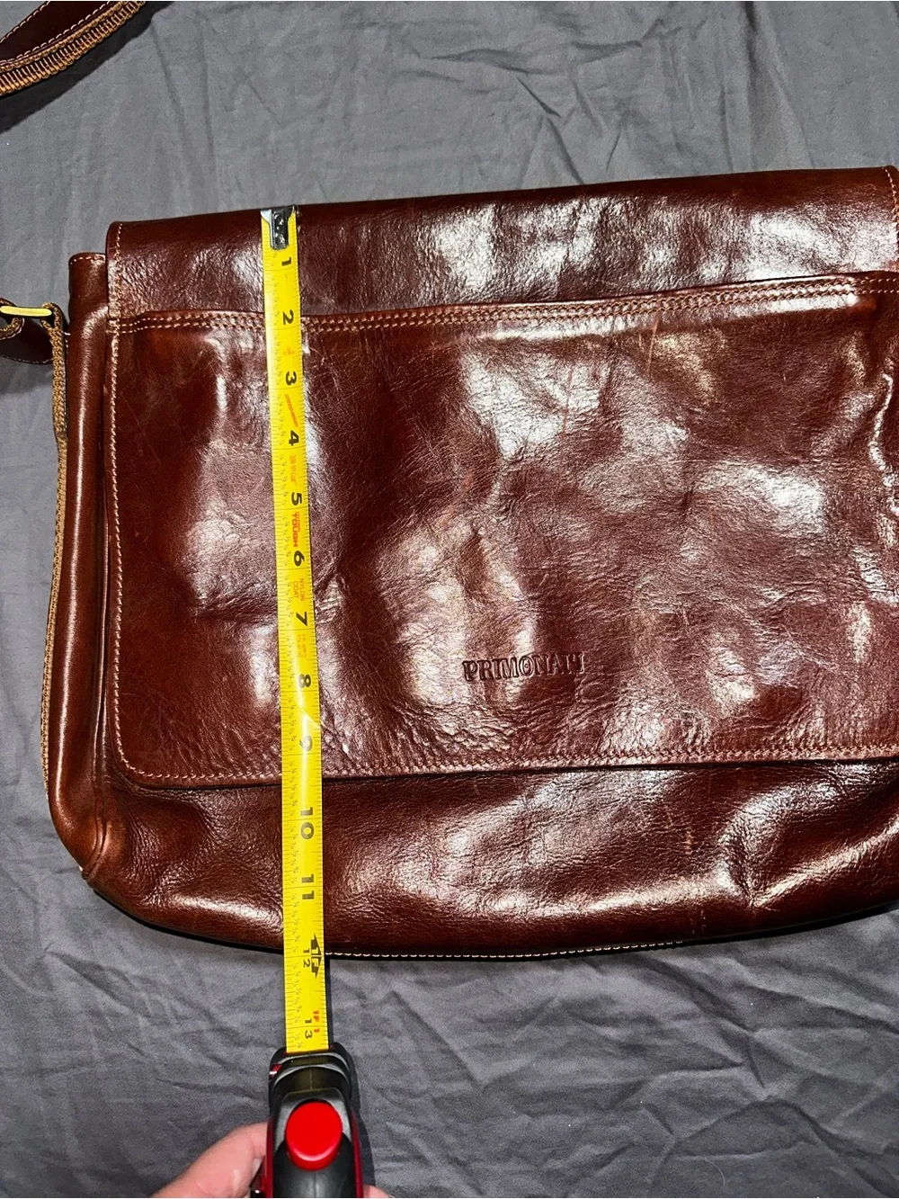 Classic Brown Leather Messenger Bag with Adjustable Strap